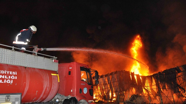 Mersin Tarsus halinde yangın çıktı. Çıkan yangın uzun uğraşlar sonucunda söndürüldü.