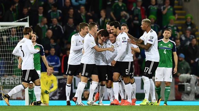 Almanya, grupta bir maç kala 27 puana ulaşarak zirveyi garantiledi.