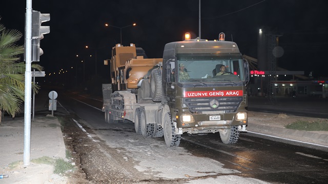 تركيا تكثف تحركاتها العسكرية على الحدود مع إدلب السورية