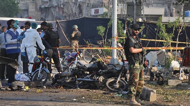 Pakistan'da düzenlenen terör saldırısını terör örgütü DEAŞ üstlendi.
