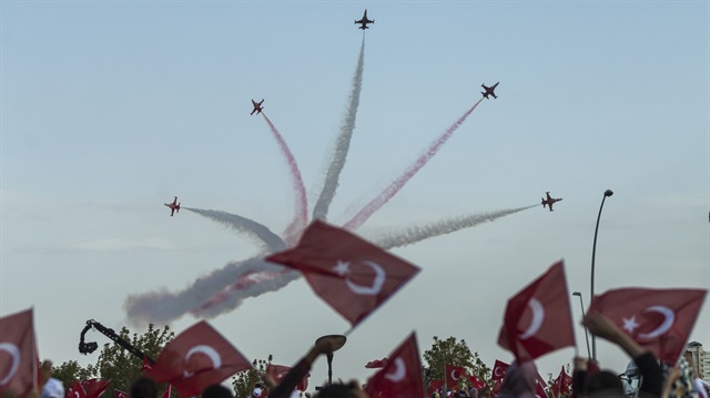 Türk Yıldızları "25. Yıl Gösterisi" ile nefes kesti