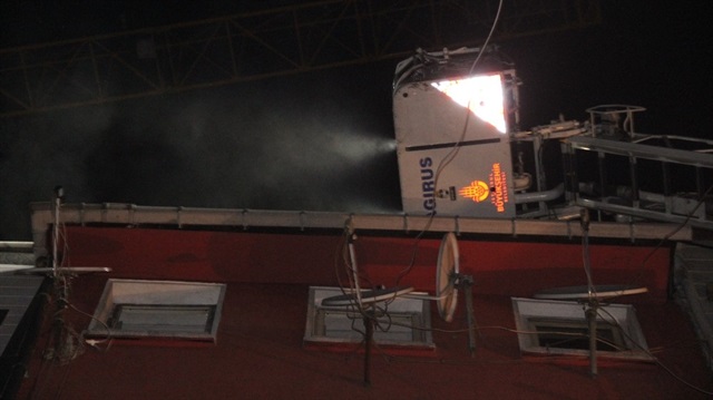 Beyoğlu'nda 4 katlı binada çıkan yangın paniğe neden oldu.