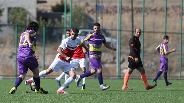 كرة القدم تجمع السوريين في قيصري التركية
