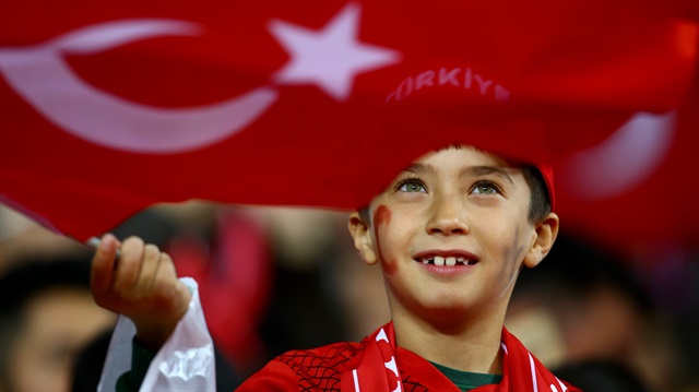'Spor ile Hayata Gülümse' projesinin ilk aşamasında Rize'den gelen çocuklar Eskişehir'de oynanan Türkiye-İzlanda milli maçını stadyumda seyretme imkanı buldu. 