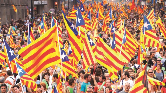 Katalonya’nın Özerk Yönetim Hükümeti Başkanı Carles Puigdemont tek taraflı bağımsızlık ilanından vazgeçmeyeceklerini söyledi.