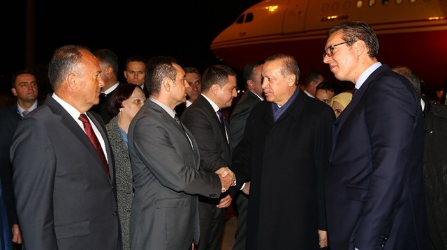 Vucic ve Bakanlar Kurulu'nun tüm üyeleri gece saatlerinde Erdoğan'ı karşıladı.