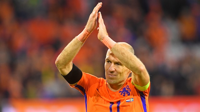 Arjen Robben, 2 gol attığı İsveç maçının ardından milli takıma veda etti. 