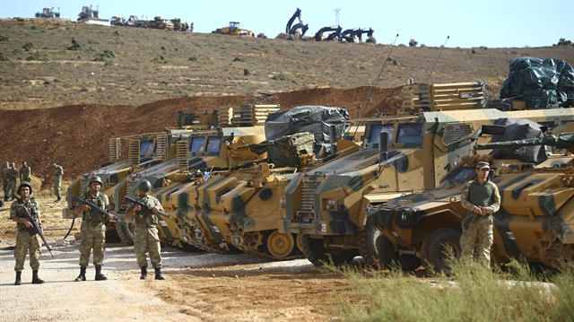 Turkish armored vehicles heads to Syria's Idlib
