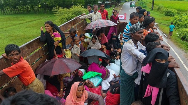 Myanmar ordusunun katliamların kaçan yüzbinlerce Müslüman, Bangladeş'e sığındı.