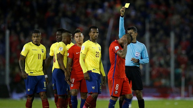 Arturo Vidal'in sarı karta gösterdiği tepki.
