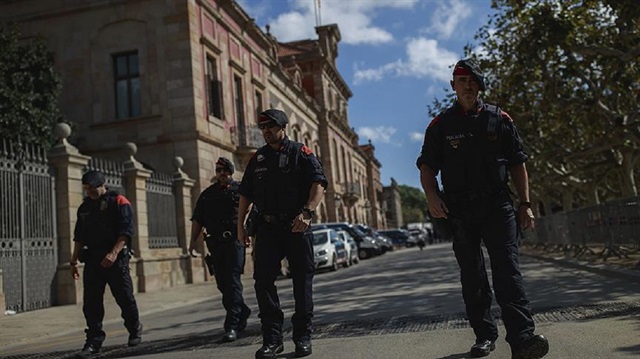 Katalonya'nın tek taraflı bağımsızlık girişiminin ardından bölgedeki güvenlik önlemleri üst seviyeye çıkarıldı.