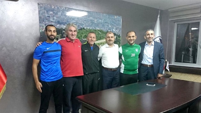 ​​​​TFF 3.lig 3. grupta mücadele eden Sultanbeyli Belediyespor'da teknik direktör İsmail Cem Cambaz ile anlaşma sağlandı.