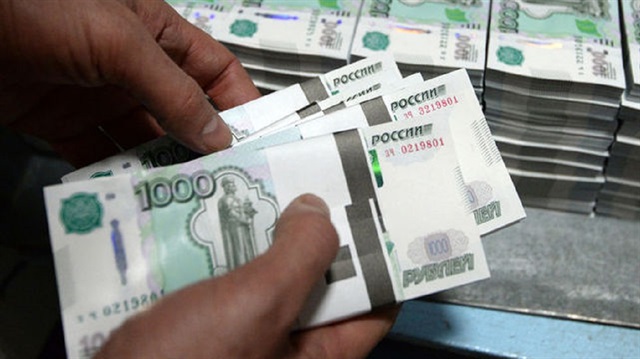 Rusya'nın bütçe açığı 300 milyar rubleye geriledi