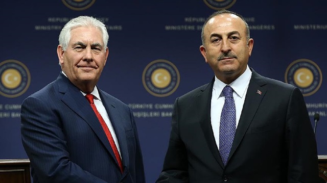 Turkish Foreign Minister Mevlüt Çavuşoğlu (R) and his U.S. counterpart Rex Tillerson