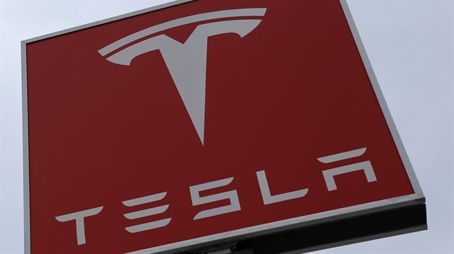 Tesla firması 11 bin Model X'i geri çağıracağını açıkladı. 