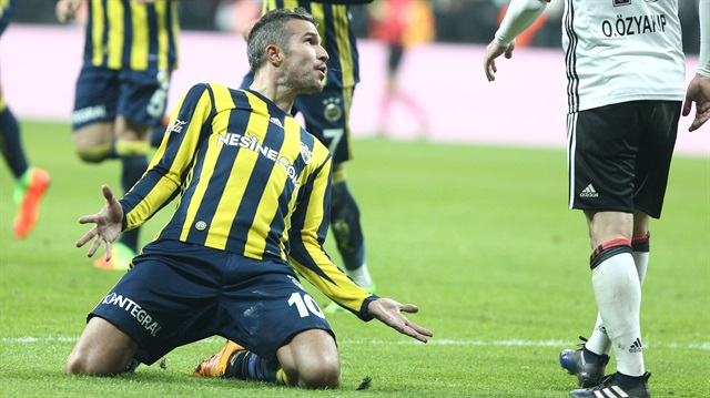 Fenerbahçeli futbolcu Robin van Persie, geçtiğimiz sezon oynanan Beşiktaş maçında tepki çeken hareketlere imza atmıştı. 