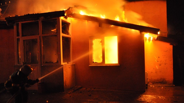 Zonguldak'ın Ereğli ilçesindeki yangın iki katlı bir evde yangın çıktı. 