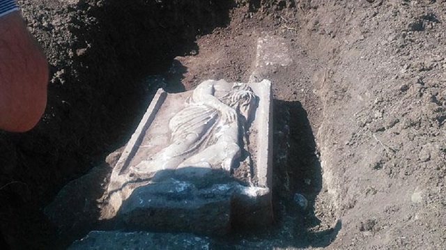 5 bin yıllık mezar taşı kaçakçıların elinden operasyonla kurtarıldı.