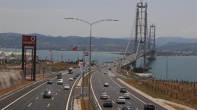 Osmangazi Köprüsü ile İstanbul-Bursa arasındaki seyahat süresi 45 dakikaya düşüyor.