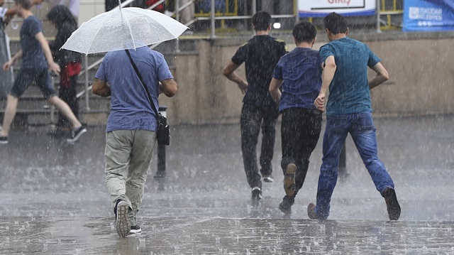 İstanbul'a yarın için yağış uyarısı yapıldı. 