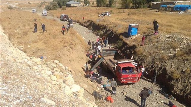 Crash in southeastern Turkey leaves 65 illegal migrants wounded