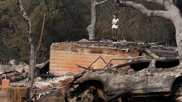 ABD'nin Kaliforniya eyaletinde geçen pazar gecesi başlayan yangın büyük hasara yol açtı.