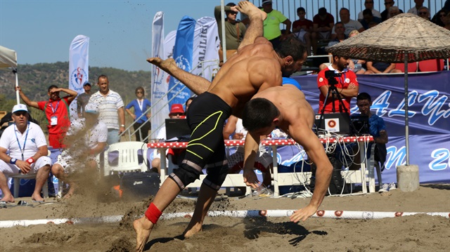 انطلاق بطولة العالم للمصارعة الشاطئية في تركيا