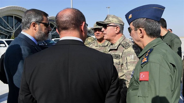 Gen. Hulusi Akar inspecting areas near the border with Syria