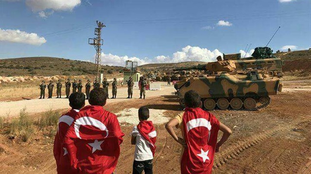 TSK unsurları ilk etapta, Türkiye sınırında bulunan terör örgütü PKK/PYD kontrolündeki Afrin'in yakınlarında bir noktada konuşlandı.