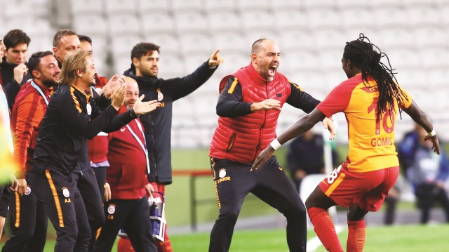 ​Lider Galatasaray, deplasmanda karşılaştığı Atiker Konyaspor'u 2 haftalık suskunluktan sonra 2 gol birden atan golcüsü Gomis'le devirdi.