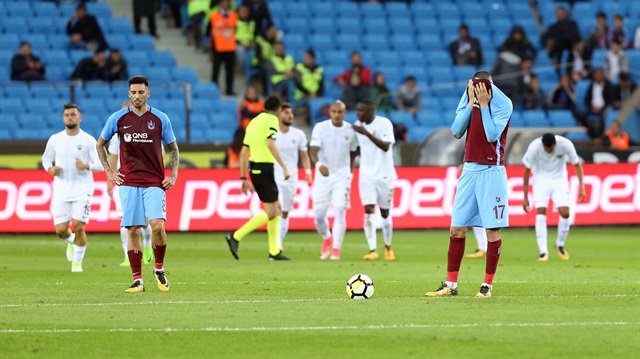 Akhisar'ın art arda gelen golleri Trabzonsporlu futbolcuları şoka uğrattı. 