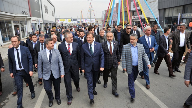 Başbakan Yardımcısı Hakan Çavuşoğlu, 'İnegöl Mobilya İndirim Festivali'nin açılış törenine katıldı.