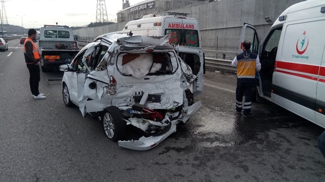 Yaralılar, olay yerine gelen ambulanslarla hastaneye kaldırıldı. 