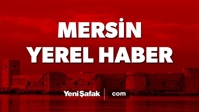 Mersin'in Mut ilçesinde otomobil, minibüs ve kamyonetin çarpışması sonucu biri çocuk 10 kişi yaralandı.