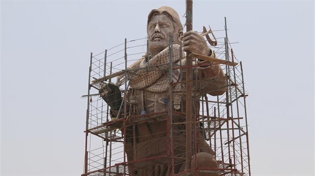 Kerkük'te yer alan Peşmerge heykeli