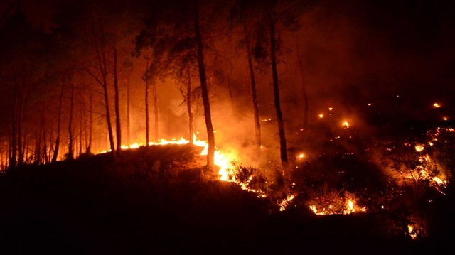 Antalya Haber: Manavgat’ta akşam saatlerinden itibaren 5 ayrı yangın meydana geldi.