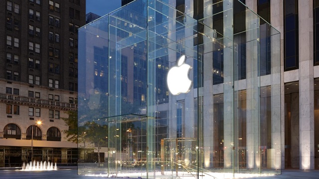 Apple, 825 milyar dolar ile dünyanın en değerli şirketi konumunda bulunuyor.
