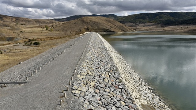 Sadak Barajı 47 milyon TL’ye,  sulama projesi ise 90 milyon TL’ye mal oldu.