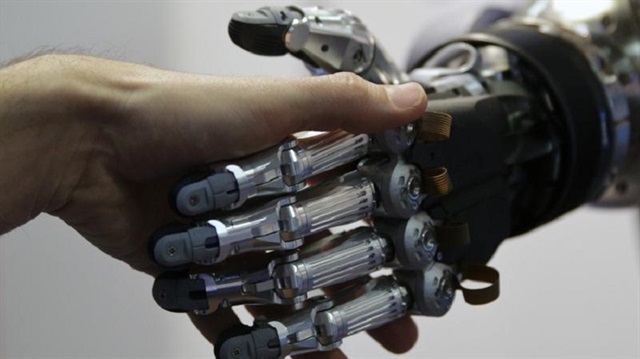 ​Milli insansı robotun seri üretimine Konya'da başlandı.
