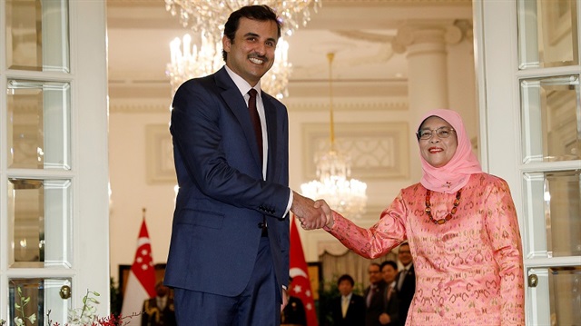Katar Emiri Şeyh Tamim bin Hamad al-Sani Singapur Devlet Başkanı Halime Yakup ile başkanlık sarayında görüştü. 

