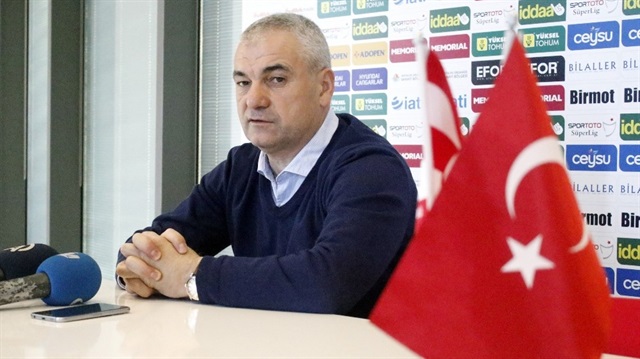 Rıza Çalımbay sezona Antalyaspor'da başlamış ancak kırmızı-beyazlılar 5 haftada 3 beraberlik ve 2 yenilgi alınca görevinden ayrılmıştı.