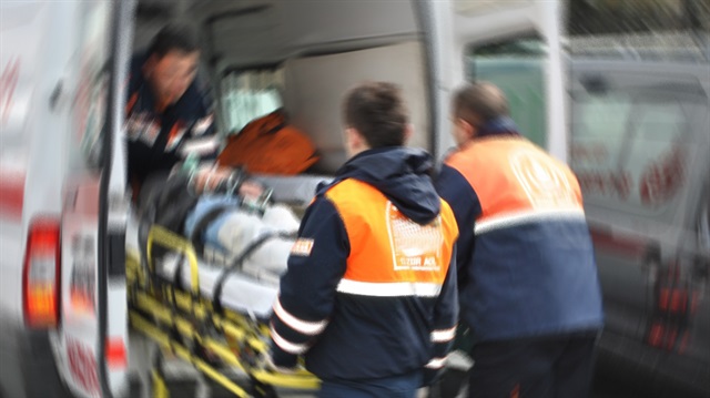 Yaralılar olay yerine gelen ambulanslarla hastaneye kaldırıldı. 