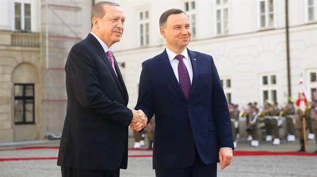 Cumhurbaşkanı Erdoğan, Polonyalı mevkidaşı Andrzej Duda'ya Polonezköy'e birlikte gitme davetinde bulundu.