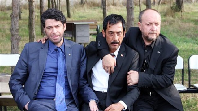 ARŞİV: Bir yıl önce hayatını kaybeden Ankaralı Namık'ı, Ankaralı Turgut, Hakan Taşıyan ve dostları son yolculuğuna uğurlamıştı.