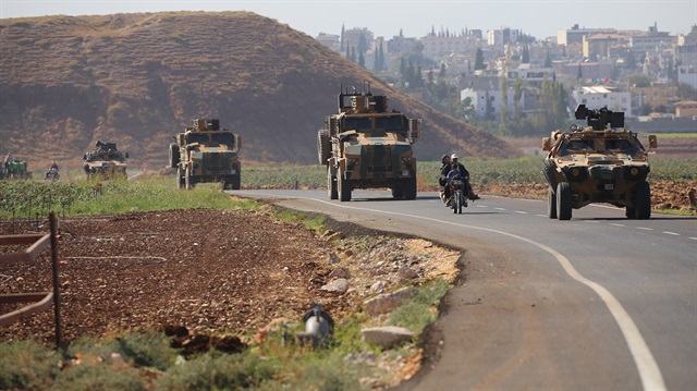 Türkiye'nin İdlib'e asker sevkiyatı dün de devam etti. Kirpi zırhlı araçları, komandoları sınır ötesine taşıdı. 