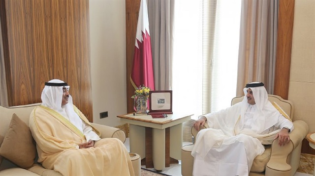 Qatari Emir Sheikh Tamim bin Hamad Al Thani (R) and Kuwaiti Foreign Minister Sheikh Sabah al-Khaled al-Hamad Al Sabah