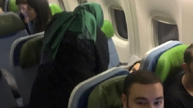 وزيرة تركية تنقذ حياة مواطنة على متن طائرة