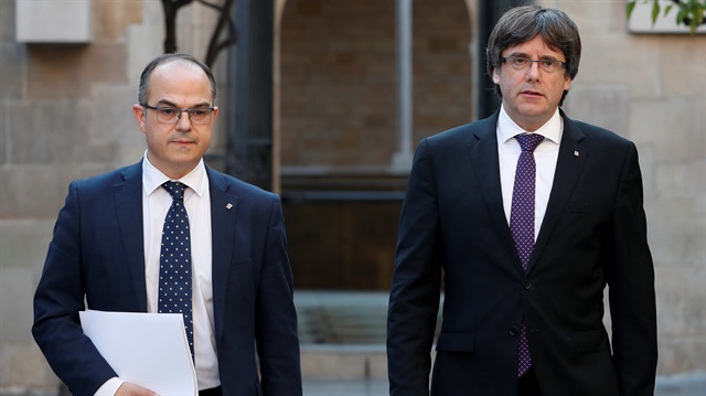 Catalan President Carles Puigdemont (R) walks with Catalan Government Presidency Councillor Jordi Turull as they arrive to hold a cabinet meeting at the regional government headquarters, the Generalitat, in Barcelona, Spain.