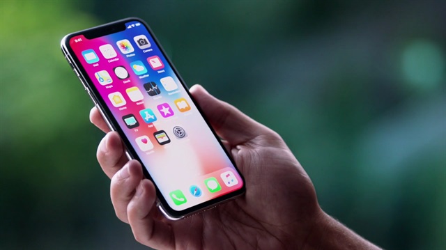 Apple, 2018 yılı içerisinde iPhone X cihazının özelliklerine sahip iki adet uygun model çıkarmayı planlıyor.