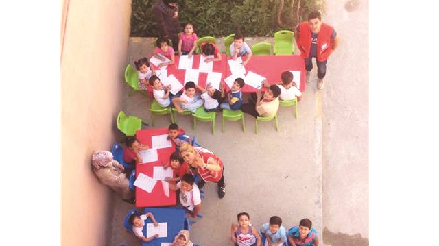 Toplum Merkezlerindeki çocuklar Arapça, Türkçe ve temel bilgisayar eğitimi alıyor.